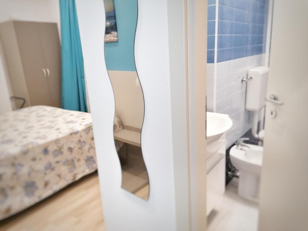 B&B Marina Di Naxos จีอาร์ดีนี นักซอส ภายนอก รูปภาพ